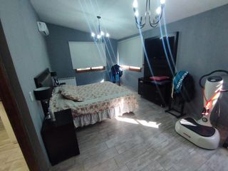 AMBROSETTI AL 200 BIS - VENTA DE CASA 2 DORMITORIOS   2 COCHERAS   PATIO EN FISHERTON