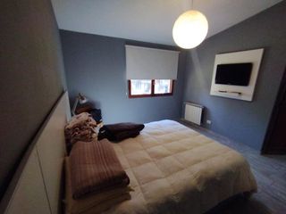 AMBROSETTI AL 200 BIS - VENTA DE CASA 2 DORMITORIOS   2 COCHERAS   PATIO EN FISHERTON