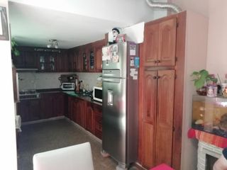 Foto 4 de CASA EN VENTA 5 AMBIENTES CON PILETA