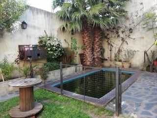 Foto 1 de CASA EN VENTA 5 AMBIENTES CON PILETA