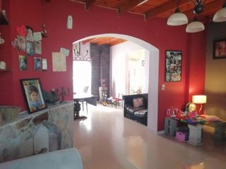 Foto 3 de CASA EN VENTA 5 AMBIENTES CON PILETA