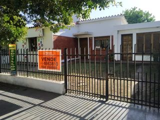 Foto 1 de Los naranjos, Hermosa zona, sobre calle principal del barrio.-  APTA CREDITO BANCOR!