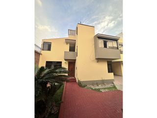 Foto 1 de VENDO HERMOSA CASA EN URB. SAN JOSE DE CALIFORNIA - 3 PISOS