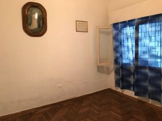Casa en venta - 2 Dormitorios 1 Baño 1 Cochera - 223Mts2 - Quilmes Oeste