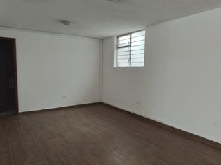 Gonzalez Suarez, Oficina, 280 m2, 6 ambientes, 4 baños, 1 parqueadero