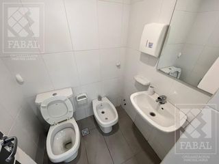 Oficina alquiler centro, 170 m2 con recepción, 3 privados y 2 baños