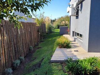 Casa en venta - 2 Dormitorios 3 Baños - 800Mts2 - Ignacio Correas Arana [FINANCIADA]