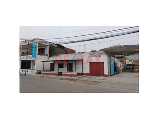 Foto 7 de Venta De Casa Al Frente A La Playa Chorrilos En  Barranca