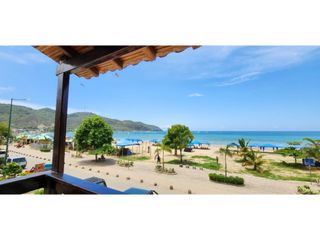 Playa Puerto Lopez, Vendo hemoso Hotel frente al mar en el malecón