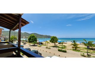 Playa Puerto Lopez, Vendo hemoso Hotel frente al mar en el malecón