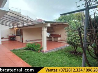 Villa Casa Edificio de venta en Paucarbamba – código:18386