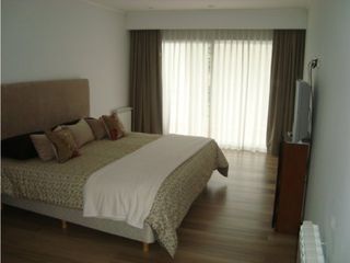Foto 10 de Amplia y moderna Casa 4 dormitorios y piscina zona Parque Primavesi