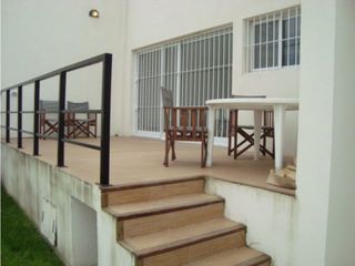 Foto 11 de Amplia y moderna Casa 4 dormitorios y piscina zona Parque Primavesi
