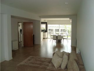 Foto 6 de Amplia y moderna Casa 4 dormitorios y piscina zona Parque Primavesi