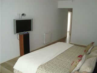 Foto 18 de Amplia y moderna Casa 4 dormitorios y piscina zona Parque Primavesi