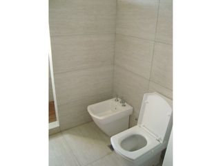 Foto 4 de Amplia y moderna Casa 4 dormitorios y piscina zona Parque Primavesi