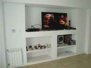 Foto 3 de Amplia y moderna Casa 4 dormitorios y piscina zona Parque Primavesi