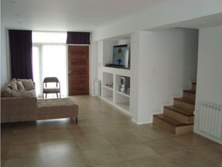 Foto 15 de Amplia y moderna Casa 4 dormitorios y piscina zona Parque Primavesi