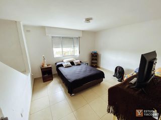 Dúplex en venta - 2 dormitorios 2 baños - Cochera - 100 mts2  - Los Hornos [FINANCIADO]