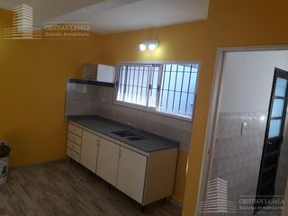 Casa 5 Ambientes en 2 plantas Vende-permuta-Ituzaingo Norte