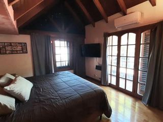 Casa en venta - 3 Dormitorios 5 Baños 1 Cochera - 335Mts2 - Villa Urquiza