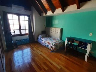 Casa en venta - 3 Dormitorios 5 Baños 1 Cochera - 335Mts2 - Villa Urquiza