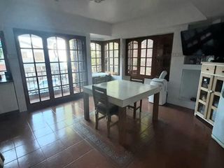 Casa en venta - 3 Dormitorios 5 Baños 1 Cochera - 335Mts2 - Villa Urquiza