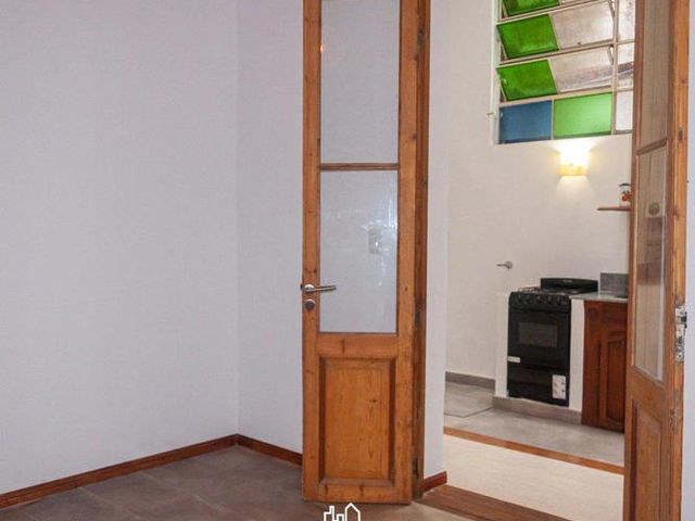 VENTA PH 3 AMBIENTES más ESCRITORIO FRENTE ENTRADA INDEPENDIENTE