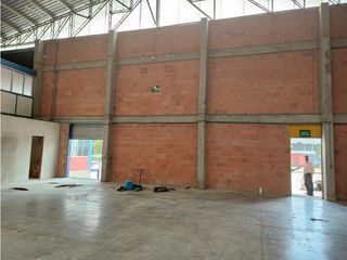 Foto 2 de BODEGA EN ARRIENDO MADRID 1750 M²