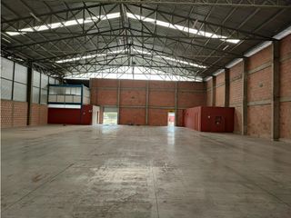 Foto 1 de BODEGA EN ARRIENDO MADRID 1750 M²