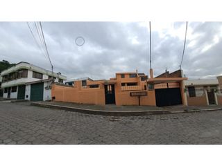 Casa de venta rentera 5 apartamentos 383m² Sector Sur Mena 2 Quito