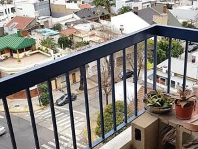 Venta amplio departamento 3 amb vista abierta con cochera CABA - nuevo valor!