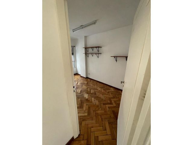 Departamento de 2 dormitorios y comodín sin balcón, Catamarca 1931, piso 5