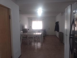 Vendo duplex en Rivadavia 942