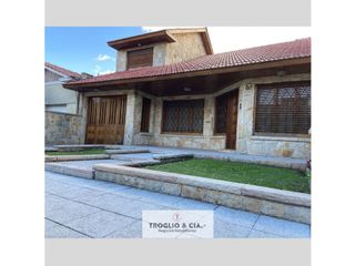 Foto 5 de CHALET DE 4 AMBIENTES EN PARQUE LURO CON GGE DOBLE Y QUINCHO