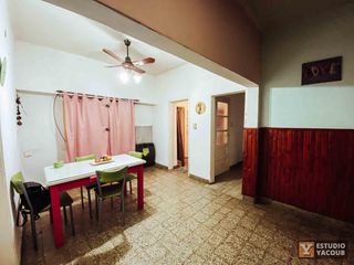 Casa en venta - 3 Dormitorios 1 Baño - Cochera - 300Mts2 - Los Hornos, La Plata