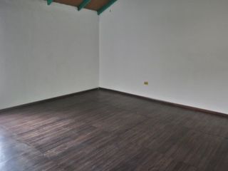 Foto 4 de Arriendo casa en la Av. América, sector Colegio San Gabriel