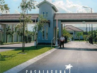 Foto 4 de Venta de casa amplia con  acabados de lujo- Urb. Casalaguna- A pocos min. Riocentro Dorado.