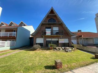 Foto 1 de LATORRE PROP. VENDE CHALET FRENTE AL MAR - PRIMERA LINEA