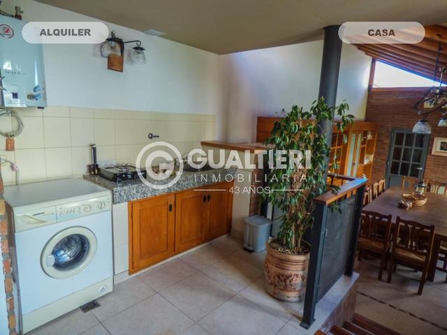 Alquiler de excelente casa comercial