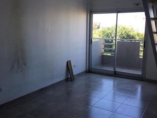 Foto 1 de Departamento 2 Ambientes Venta Moreno