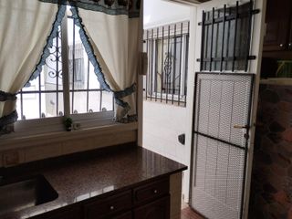 Amplia casa en  venta en Ramón Falcón 3300, Flores