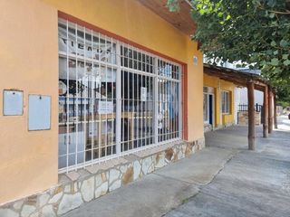 Dos Locales Comerciales en Pta Baja y un depto en Pta Alta en Gobernador Costa, Chubut