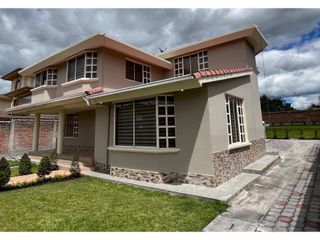 Casa en renta, sector Conocoto (Valle de los Chillos)