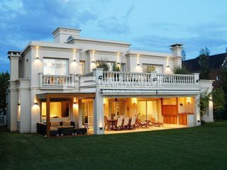 D. Esteche Realty & Home Ayres de Pilar Impecable casa estilo francés