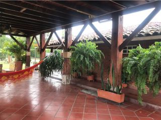 Casa Campestre con amplio lote en  venta, Santa elena Cerrito Valle
