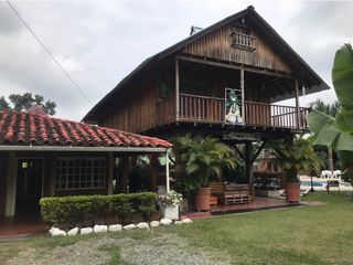 Casa Campestre con amplio lote en  venta, Santa elena Cerrito Valle
