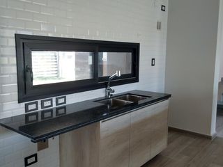Casa en venta - 3 Dormitorios 4 Baños - Cochera - 624Mts2 - José Hernández, La Plata