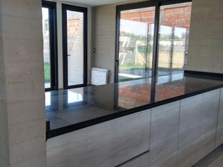 Casa en venta - 3 Dormitorios 4 Baños - Cochera - 624Mts2 - José Hernández, La Plata
