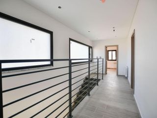 Casa en venta - 3 Dormitorios 4 Baños - Cochera - 624Mts2 - José Hernández, La Plata